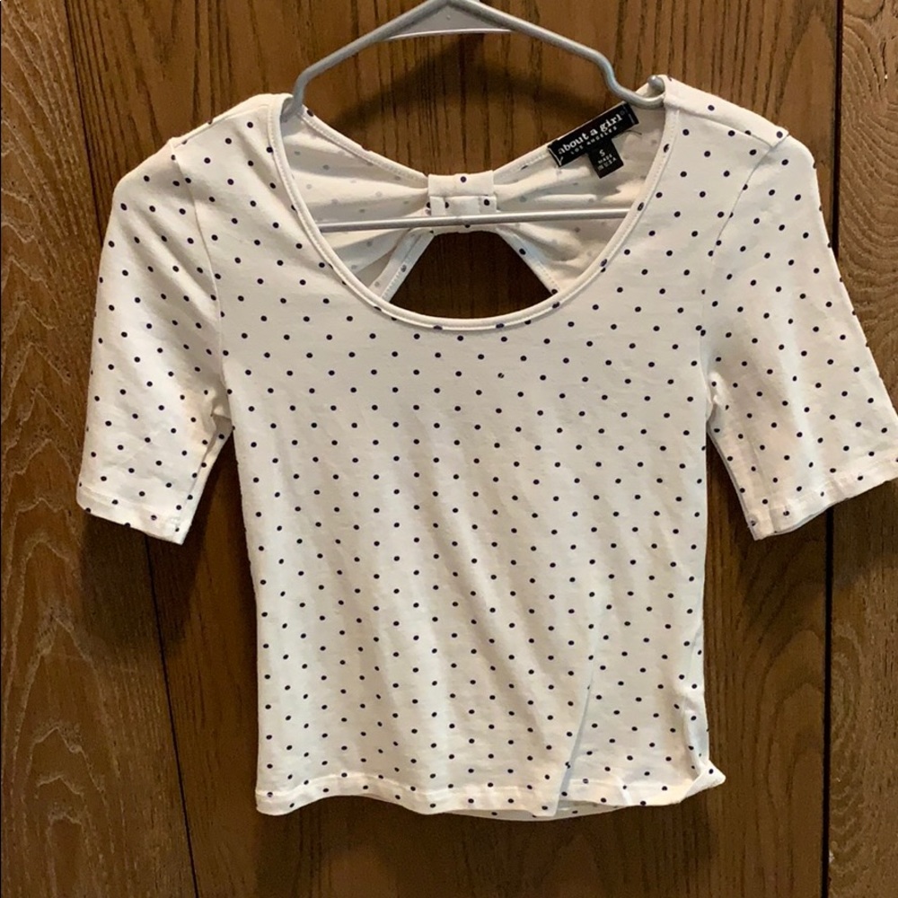 Crop top, white and navy polka dots